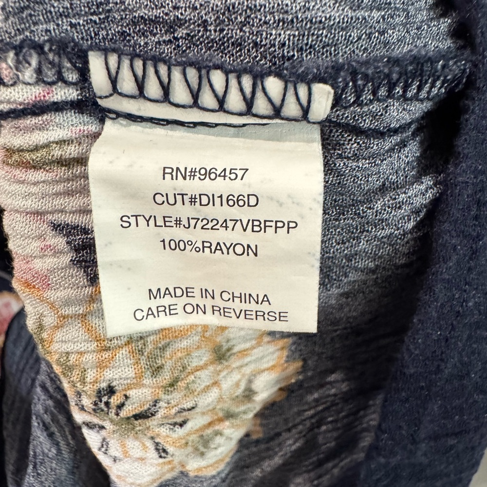 LUQ Floral V-Neck Blouse with Tie Front Size XS - Picture 3 of 4